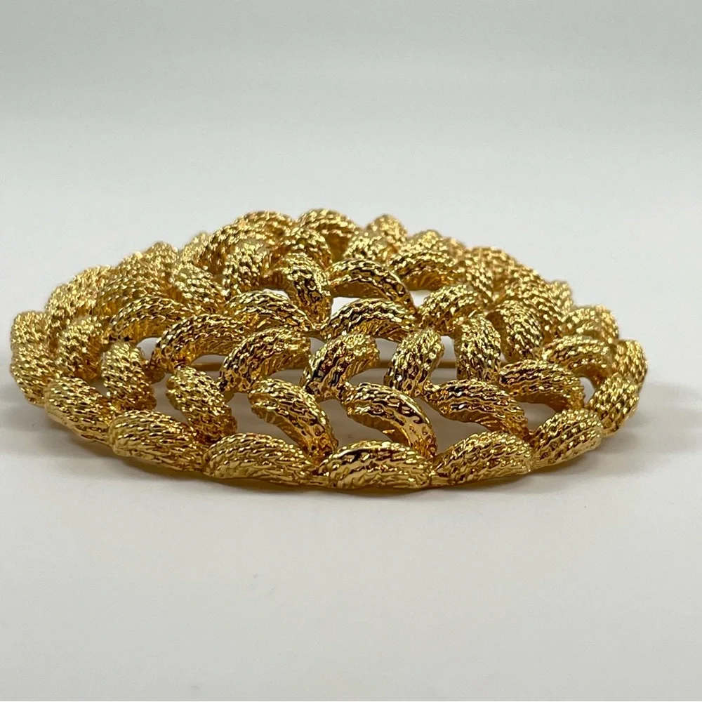 Monet Vintage 1980s Gold Plated Woven Brooch Pin Diamond Cut Statement Elegant